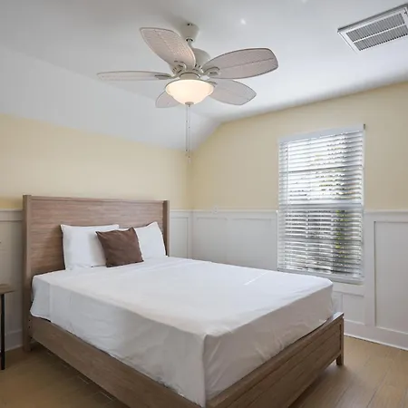 Gorgeous Apartment On Mango St Steps To Beach